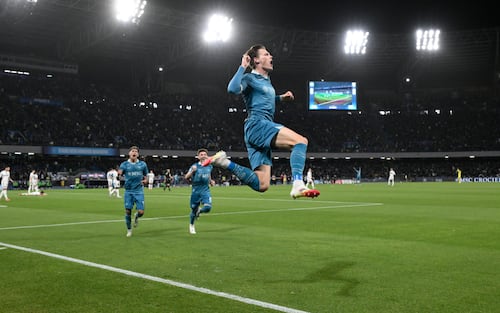  Napoli's midfielder Scott McTominay  celebrates after scoring the goal       during the Italian Serie A soccer match SSC Napoli vs Empoli FC  at Diego Armando Maradona stadium in Naples, Italy, 14 april 2025.  ANSA CIRO FUSCO

