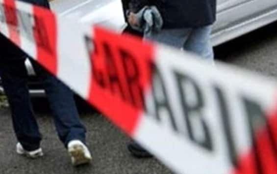 legnano donna di 35 anni uccisa in casa trovata da una vicina con coltello nella schiena da Tg24.sky.it legnano donna di 35 anni uccisa in casa trovata da una vicina con coltello nella schiena