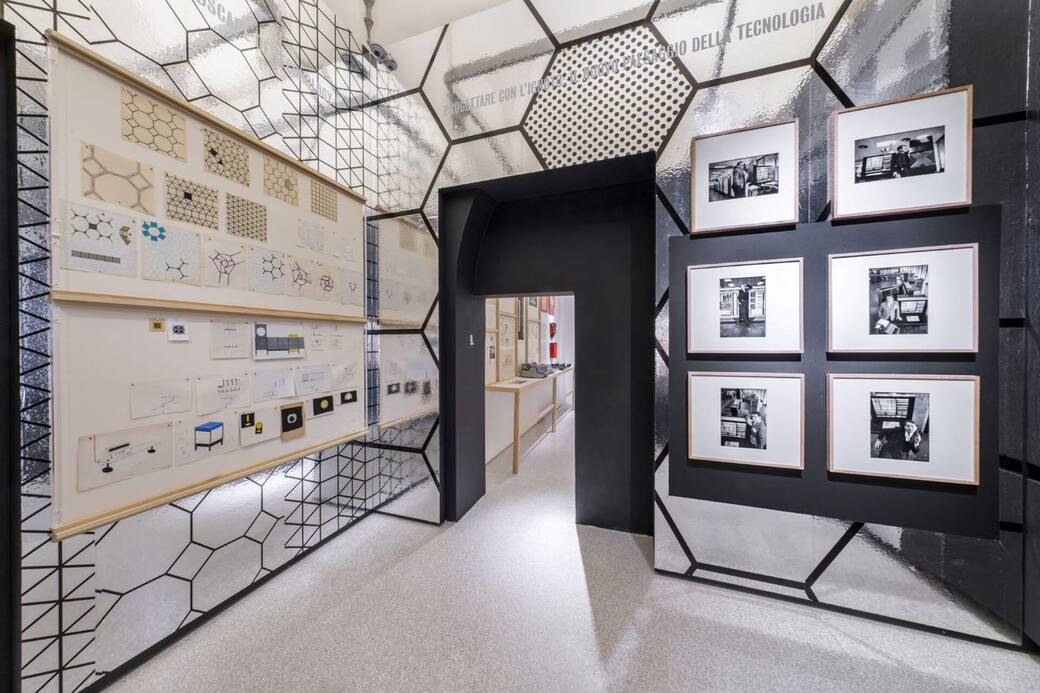 Installation view della mostra Io sono un architetto. Ettore Sottsass, 2026, Palazzo Buontalenti, Pistoia. Courtesy Fondazione Pistoia Musei. © photo Ela Bialkowska, OKNOstudio