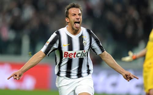 La tipica esultanza di Alessandro Del Piero dopo il goal del definitivo 2-0 all'Inter allo Juventus stadium, 25 marzo 2012. ANSA /ALESSANDRO DI MARCO