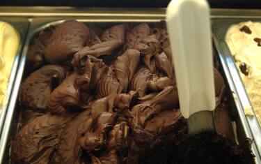 MILANO - GELATERIA - GELATO - CONO - CALDO - ESTATE - CIOCCOLATO