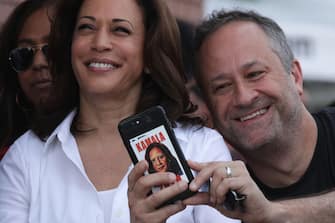 DES MOINES, IOWA - AUGUST 10: Douglas Emhoff, husband of Democratic presidential candidate U.S. Sen. Kamala Harris (D-CA), takes a selfie prior to her delivering a campaign speech at the Des Moines Register Political Soapbox at the Iowa State Fair on August 10, 2019 in Des Moines, Iowa. 22 of the 23 politicians seeking the Democratic Party presidential nomination will be visiting the fair this week, six months ahead of the all-important Iowa caucuses. (Photo by Alex Wong/Getty Images)