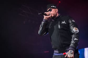 MILAN, ITALY - JANUARY 28: Italian rapper and producer GuÃ¨ Pequeno performs live on stage on January 28, 2016 in Milan, Italy. (Photo by Elena Di Vincenzo/Archivio Elena di Vincenzo/Mondadori Portfolio via Getty Images)