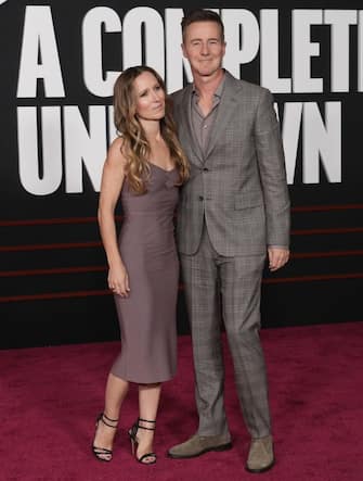 07-a-complete-unknown-cast-red-carpet-los-angeles-ipa - 1