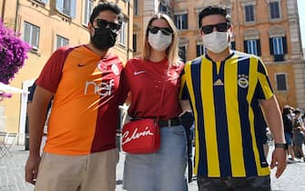 Tifosi turchi a Roma prima del match