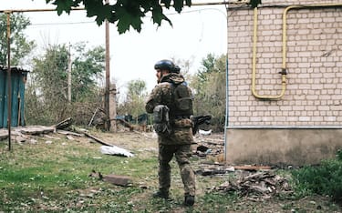 epa11336741 A Ukrainian police officer inspects the area during the evacuation of local people from territories bordering Russia, in the city of Vovchansk, Kharkiv region, northeastern Ukraine, 13 May 2024, amid the Russian invasion. More than 4,000 residents from settlements in areas of the Kharkiv region bordering Russia have been evacuated as 'hostilities intensified', the head of the Kharkiv Military Administration Oleg Synegubov wrote on telegram. The evacuations follow a cross-border offensive by Russian forces, who claimed the capture of several villages in the region. Russian troops entered Ukrainian territory on 24 February 2022, starting a conflict that has provoked destruction and a humanitarian crisis.  EPA/GEORGE IVANCHENKO