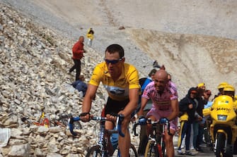 Lance Armstrong (USA US Postal Service) vor Marco Pantani (Italien Mercatone Uno) am Mount Ventoux Radsport Herren Tour de France 2000, Straße, Rad, Radrennen, Straßenrennen, Radrennsport, Straßenradrennsport Gruppe Carpentras - Mont Ventoux Anstrengung,