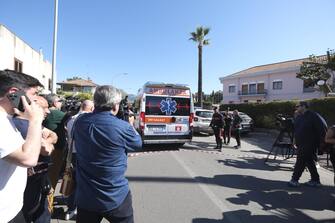 Vigili del fuoco, sanitari e inquirenti sul luogo del tragico incidente sul lavoro a Casteldaccia (Palermo), 06 maggio 2024. E' di cinque morti e due intossicati, uno dei quali in gravi condizioni, il bilancio definitivo della strage sul lavoro avvenuta a Casteldaccia.
/////
Firefighters, medical workers and investigators at the site of the tragic workplace accident in Casteldaccia, near Palermo, Sicily island, southern Italy 06 May 2024. The final toll of the workplace massacre which occurred in Casteldaccia is five dead and two intoxicated, one of whom is in serious condition.
ANSA/IGOR PETYX