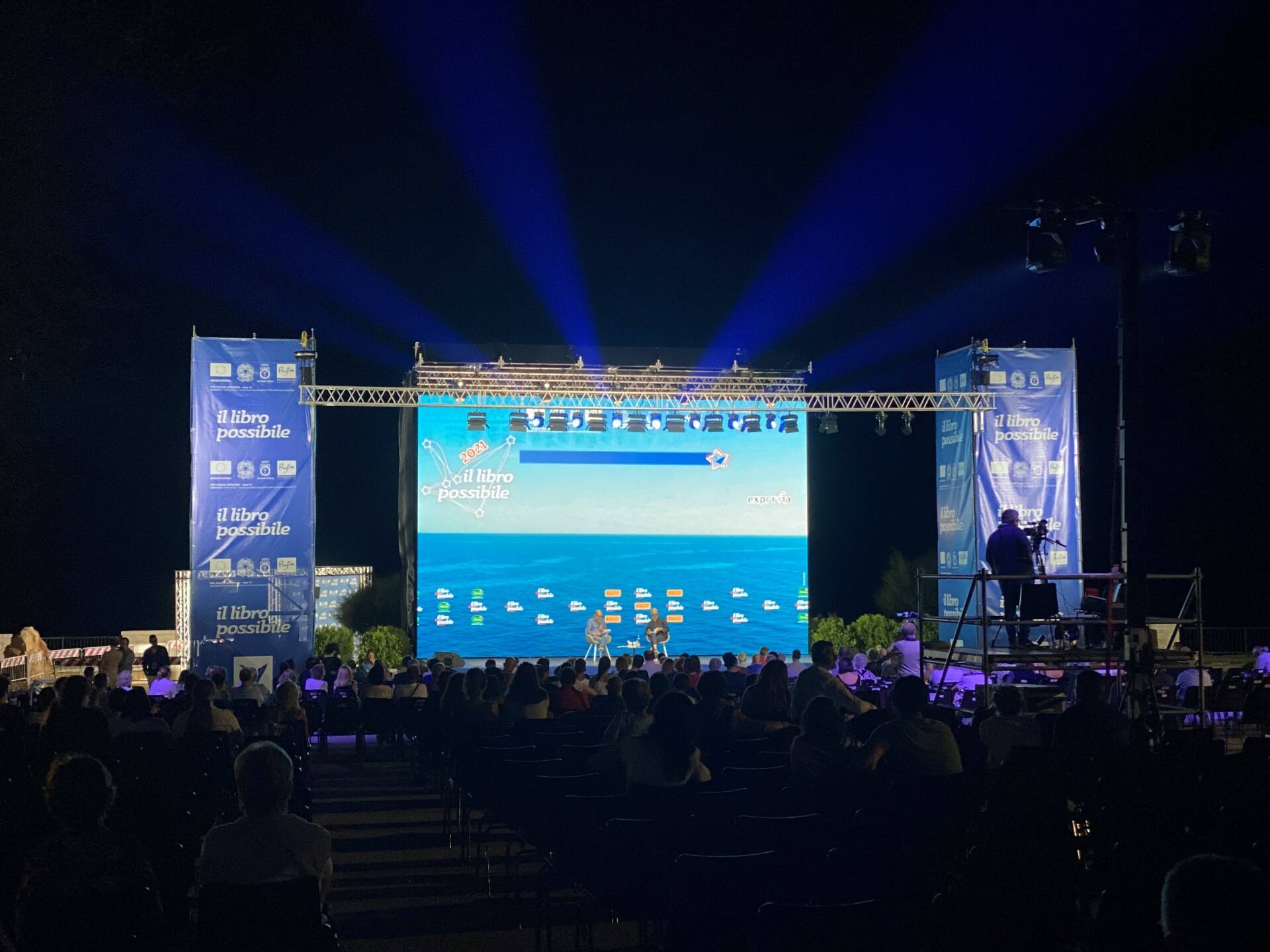 Nell'immagine uno dei dibattiti del Festival del Libro possibile di Polignano a Mare