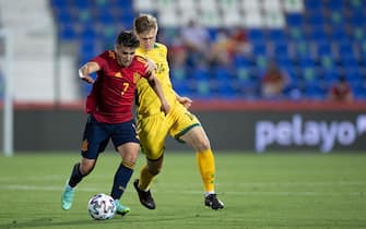 (210609) -- LEGANES, June 9, 2021 (Xinhua) -- Spain's Brahim Diaz vies with Lithuania's Linas Megelaitis during a friendly football match between Spain and Lithuania in Leganes, Spain, June 8, 2021. (Xinhua/Meng Dingbo) - Meng Dingbo -//CHINENOUVELLE_XxjpbeE007105_20210609_PEPFN0A001/2106090853/Credit:CHINE NOUVELLE/SIPA/2106090855