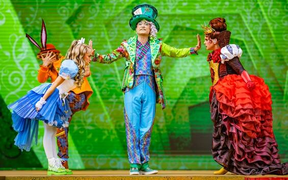 Disneyland Paris, lo spettacolo Alice e la Regina di Cuori: Ritorno al