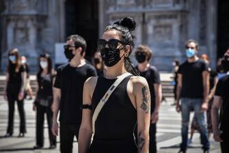 Flash mob degli artisti cantanti musicisti per attirare l’attenzione sulle condizioni del mondo della musica nel post lockdown