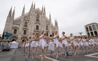 roberto bolle ondance milano duomo ballo in bianco