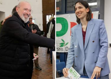Stefano Bonaccini (S) ed Elly Schlein (D), candidati alla segreteria del Pd, al voto per le primarie del partito, 26 febbraio 2023.
ANSA NPK