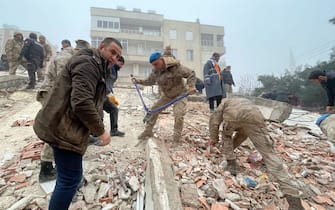 SANLIURFA, TURKIYE - FEBRUARY 06: Search and rescue works continue after a 7.4 magnitude earthquake hit southern provinces of Turkiye, in Sanliurfa, Turkiye on February 6, 2023. The 7.4 magnitude earthquake jolted Turkiyeâs southern province of Kahramanmaras early Monday, according to Turkiyeâs Disaster and Emergency Management Authority (AFAD). It was followed by a magnitude 6.4 quake that struck southeastern Gaziantep province. A third earthquake with a 6.5 magnitude also hit Gaziantep. Earthquakes had affected several provinces including, Osmaniye, Malatya, AdÄ±yaman, Adana, DiyarbakÄ±r, Kilis and Sanliurfa. (Photo by Rauf Maltas/Anadolu Agency via Getty Images)