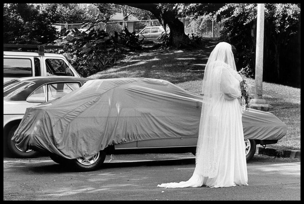 Honolulu_Hawaii_USA_1983_©_Elliott_Erwitt_Magnum_Photos.jpg