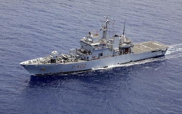La Nave della Marina Militare LIBRA al largo di Lampedusa, 1 agosto 2013. ANSA/GIUSEPPE LAMI