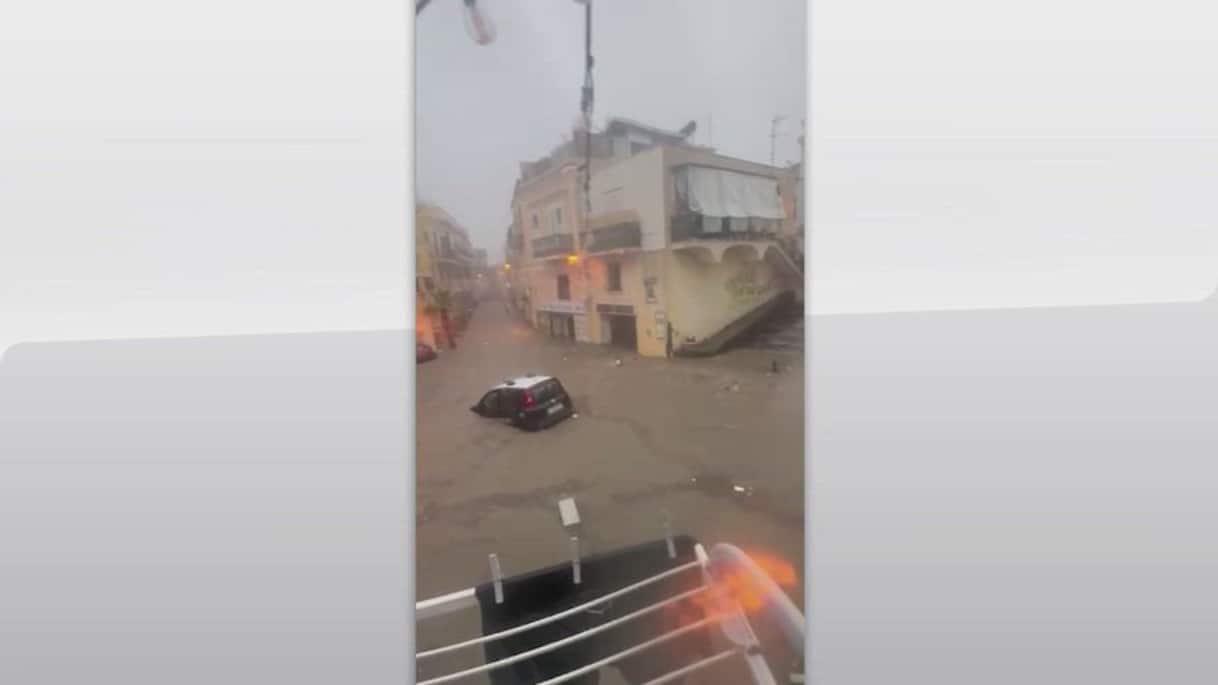 Maltempo a Ischia, nubifragio causa allagamenti sull Maltempo a Ischia, nubifragio causa allagamenti sull