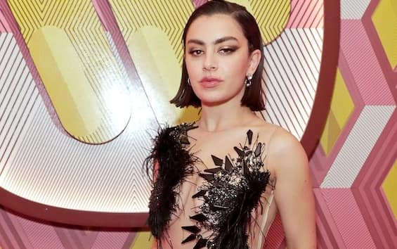 Charli XCX, fuori il nuovo singolo 'Forever': il testo