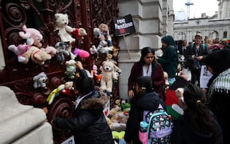 epa10942597 British women and children place teddy bears on the gates of the Foreign Office during a teddy bear blockade protest in London, Britain, 27 October 2023. Hundreds of teddy bears were placed on the gates of the Foreign Office in London by children whose parents were demanding action from the British government to reach a ceasefire and protect children in Gaza. Thousands of Israelis and Palestinians have died since the militant group Hamas launched an unprecedented attack on Israel from the Gaza Strip on 07 October, and the Israeli strikes on the Palestinian enclave which followed it.  EPA/ANDY RAIN