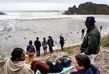 BIG SUR, CALIFORNIA - DECEMBER 28, 2023: Tourists  gather at Pfeiffer Beach State Park to watch potentially over 30 foot waves crash onto the beach during high surf warnings up and down the California coast in Big Sur, California on Thursday December 28, 2023. (Melina Mara/The Washington Post via Getty Images)