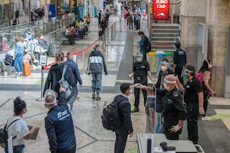 Milano. Stazione Centrale riapertura delle Regioni partenze in treno Fase 3