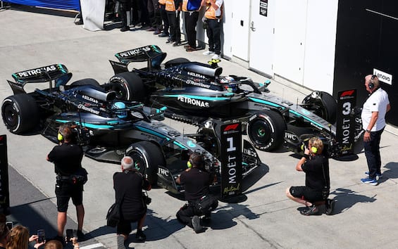 https://static.sky.it/editorialimages/4de4b0462955829749e6d95402e0b0da52eddfea/skysport/it/motori/formula-1/video/2025/06/15/f1-gp-canada-2025-highlights/f1_getty_antonelli_russell_monoposto_canada.jpg?im=Resize,width=565