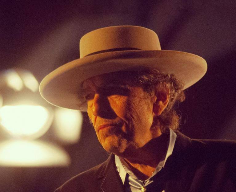 La_copertina_del_libro_di_Alessandro_Carrera_La_voce_di_Bob_Dylan._Courtesy_Feltrinelli.jpg