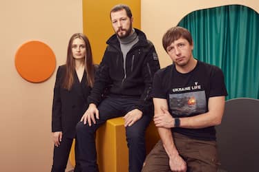 PARK CITY, UTAH - JANUARY 23: (L-R) Vasilisa Stepanenko, Mstyslav Chernov and Evgeniy Maloletka of 20 Days in Mariupol pose for a portrait at Getty Images Portrait Studio at Stacy's Roots to Rise Market on January 23, 2023 in Park City, Utah. (Photo by Emily Assiran/Contour by Getty Images for Stacy's Pita Chips)