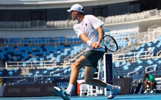 https://static.sky.it/editorialimages/4e53aa2d4087da0cb058d8f9f4a6d06824c24699/skysport/it/tennis/video/2025/08/04/sinner-atp-cincinnati-allenamento-video-1027615/sinner-cincinnatu_cincytennis.jpeg?im=Resize,width=565