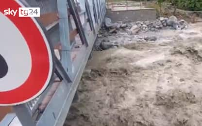 Allerta meteo per maltempo in Piemonte, crolla un ponte nel Torinese