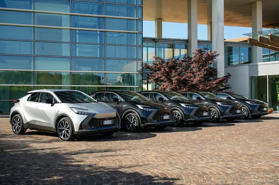 Toyota e la tecnologia plug-in hybrid: ibrida, anzi elettrica