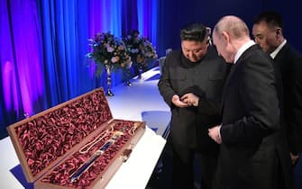 TOPSHOT - Russian President Vladimir Putin and North Korean leader Kim Jong Un exchange gifts following their talks at the Far Eastern Federal University campus on Russky island in the far-eastern Russian port of Vladivostok on April 25, 2019. (Photo by Alexey NIKOLSKY / SPUTNIK / AFP) (Photo by ALEXEY NIKOLSKY/SPUTNIK/AFP via Getty Images)