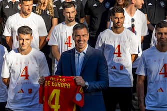 epa11480334 Spain's Prime Minister Pedro Sanchez poses for the photographers during the reception of Spain's national soccer team following their UEFA EURO 2024 victory, at La Moncloa Palace in Madrid, Spain, 15 July 2024. Spain defeated England by 2-1 in the final of the 2024 European Championship in Germany on 14 July 2024.  EPA/Sergio Perez