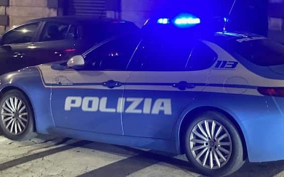 Palermo, uomo ucciso per strada con almeno 6 coltellate Palermo, uomo ucciso per strada con almeno 6 coltellate