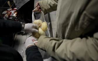 DISTRIBUZIONE DI ALIMENTI AL PANE QUOTIDIANO DI VIALE TOSCANA