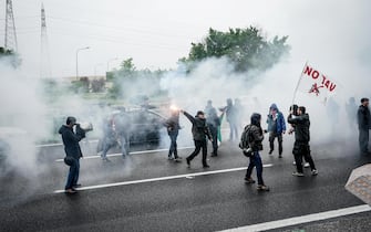 Manifestazione dei gruppi ambientalisti e No Tav per protestare contro il G7 sull'ambiente in svolgimento a Venaria Reale. Torino 28 aprile 2024 ANSA/TINO ROMANO