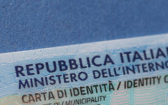 carta d identit224 cartacea da agosto 2026 non sar224 pi249 valida per l espatrio