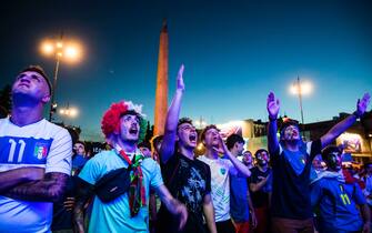Tifosi dell'Italia in piazza del Popolo, a Roma