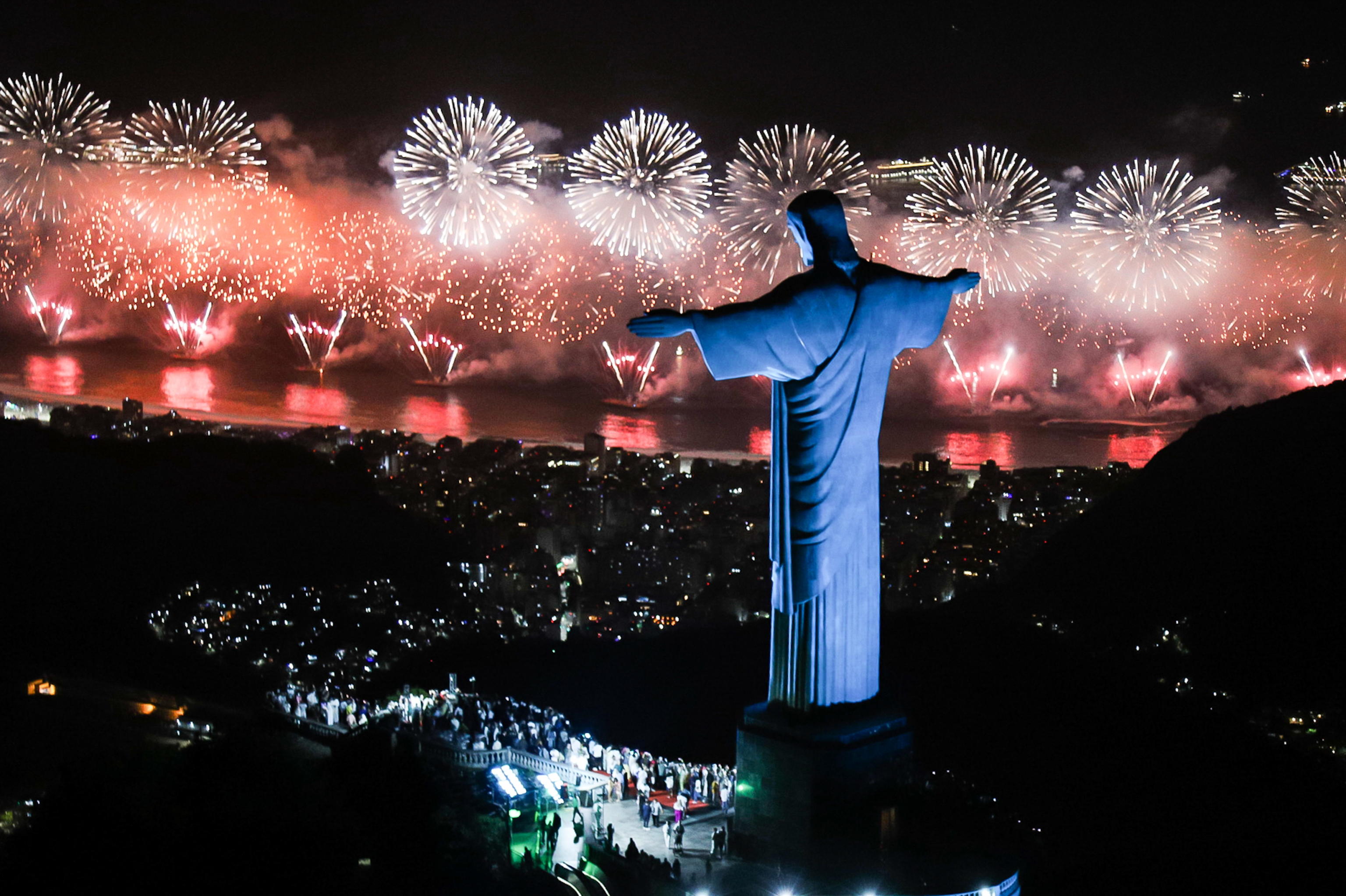 epa11051653 A handout photo made available by the Rio de Janeiro Mayor's Office shows fireworks in front of the statue of Christ Redeemer in Copacabana beach during New Year Celebrations in Rio de Janeiro, Brazil, 01 January 2024.  EPA/Rio de Janeiro Mayor's Office EDITORIAL USE ONLY/NO SALES HANDOUT EDITORIAL USE ONLY/NO SALES HANDOUT EDITORIAL USE ONLY/NO SALES