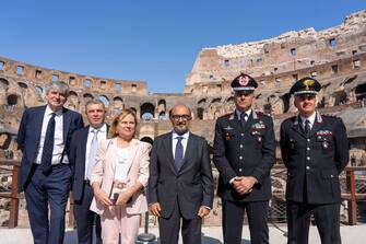 Gennaro Sangiuliano Il Ministro della Cultura, Gennaro Sangiuliano posa prima della visita al Colosseo a Roma, 15 agosto 2024.
ANSA/MIC ANSA PROVIDES ACCESS TO THIS HANDOUT PHOTO TO BE USED SOLELY TO ILLUSTRATE NEWS REPORTING OR COMMENTARY ON THE FACTS OR EVENTS DEPICTED IN THIS IMAGE; NO ARCHIVING; NO LICENSING +++ NPK