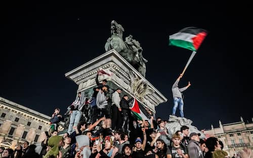 MILANO - Corteo propal per la Palestina e la global sumund flottiglia arriva in piazza Duomo a Milano. 2 ottobre