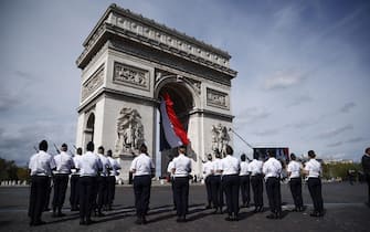 epa10871434 French military troop stand before a remembrance ceremony at Arc de Triomphe Paris, France, 20 September 2023. The visit, initially planned in March and postponed because of unrest in France, will lead the King and Queen of Great Britain to Paris and Bordeaux and includes a state dinner, official appointments with president Macron and more informal meetings with French and British citizens.  EPA/YOAN VALAT / POOL