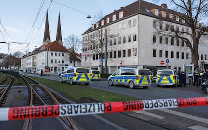 26 February 2025, North Rhine-Westphalia, Bielefeld: Police officers stand at the scene of a crime. Shots have been fired near the Bielefeld district court - one person was critically injured. A suspect has been arrested following the shooting near the district court. This was reported to the German Press Agency by police sources. Photo: Friso Gentsch/dpa (Photo by Friso Gentsch/picture alliance via Getty Images)