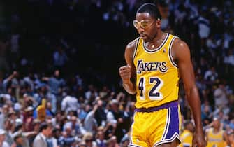 LOS ANGELES, CA - 1988: James Worthy #42 of the Los Angeles Lakers looks on during a game circa 1988 at The Forum in Los Angeles, California. NOTE TO USER: User expressly acknowledges and agrees that, by downloading and/or using this Photograph, user is consenting to the terms and conditions of the Getty Images License Agreement. Mandatory Copyright Notice: Copyright 1988 NBAE (Photo by Andrew D. Bernstein/NBAE via Getty Images)