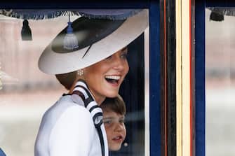 epaselect epa11411636 Britain's Catherine Princess of Wales (front) smiles as she travels with Prince Louis (back) from Buckingham Palace to Horse Guards Parade inside a carriage during the Trooping the Colour parade in London, Britain, 15 June 2024. The Princess of Wales made her first public appearance since she disclosed that she has been diagnosed with cancer in March 2024. The king's birthday parade, traditionally known as Trooping the Colour, is a ceremonial military parade to celebrate the official birthday of the British sovereign.  EPA/TOLGA AKMEN