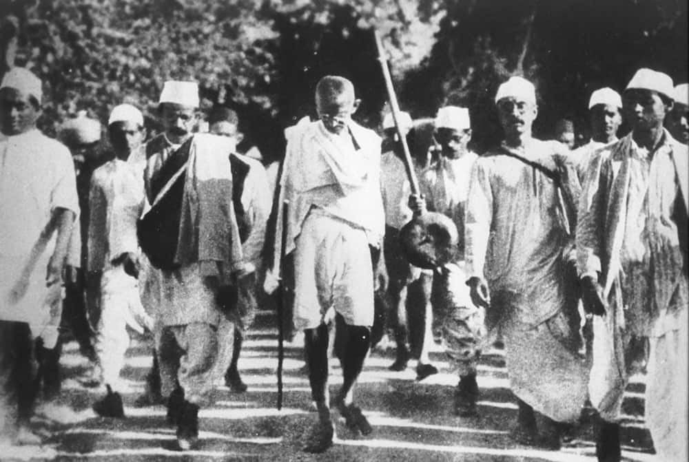 Il Mahatma Gandhi durante la celebre marcia del sale del 1930. Il leader del movimento indipendentista dell'India nacque il 2 ottobre del 1869, data scelta dall'assemblea delle Nazioni Unite per celebrare la Giornata internazionale della nonviolenza, Roma, 2 ottobre 2025. ANSA/Wikipedia
+++ USARE SOLO PER ILLUSTRARE OGGI LA NOTIZIA INDICATA NEL TITOLO - NON ARCHIVIARE   FOTO NON IN VENDITA - DA USARE SOLO PER FINI GIORNALISTICI - NPK+++