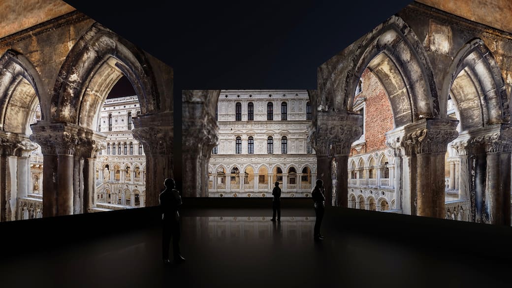 Tryptique_de_projections_monumentales_-_Cour_du_Palais_des_Doges.jpg