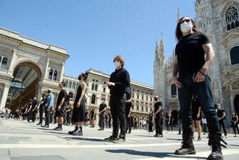 Flash Mob in Piazza Duomo degli artisti e dipendenti dello spettacolo