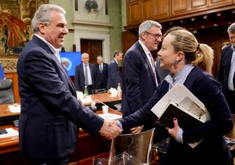 La premier Giorgia Meloni con il segretario generale della CISL Luigi Sbarra, in occasione dell'incontro con sindacati sul Dl Lavoro a Palazzo Chigi, Roma, 30 aprile 2023. ANSA/FILIPPO ATTILI - US Palazzo Chigi + UFFICIO STAMPA, PRESS OFFICE, HANDOUT PHOTO, NO SALES, EDITORIAL USE ONLY + NPK